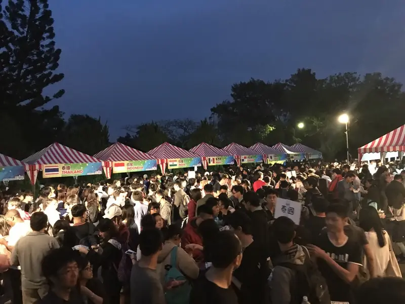 夜間市集人潮